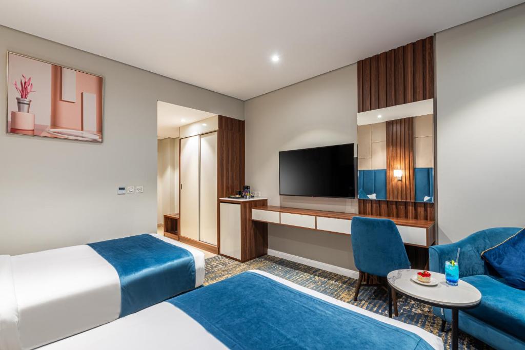 al qasr hotel suites corniche