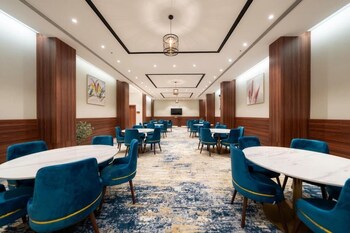 al qasr hotel suites corniche