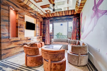 palette swaroop nagar formerly shanti kutir