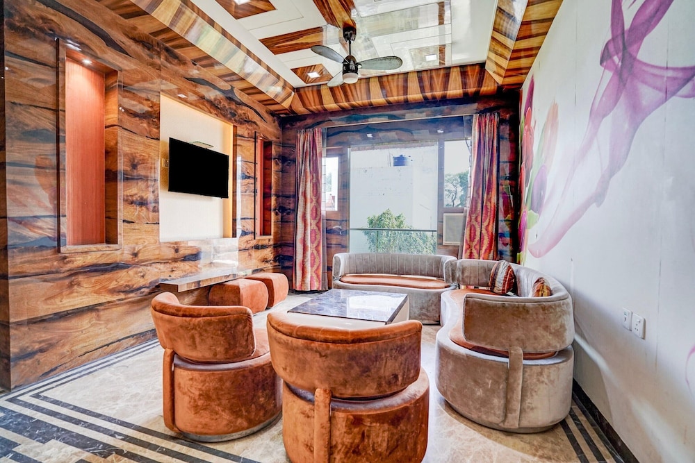 palette swaroop nagar formerly shanti kutir