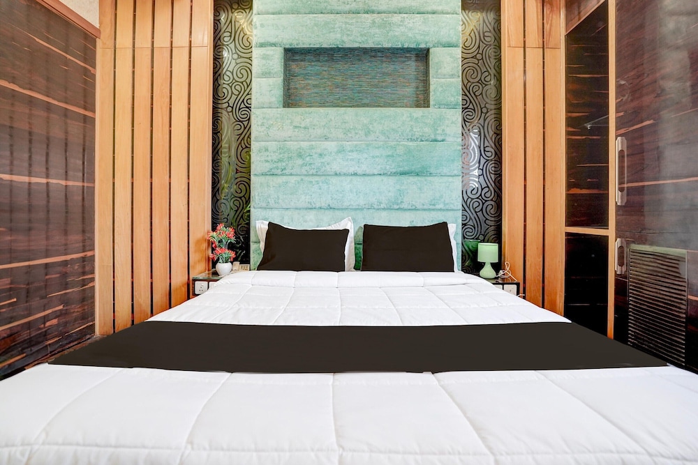 palette swaroop nagar formerly shanti kutir