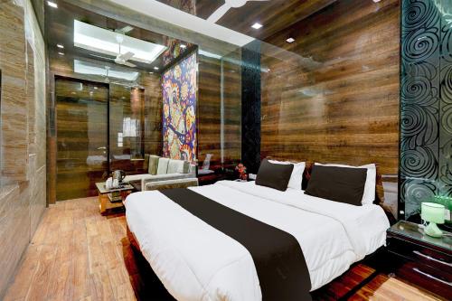 Palette Swaroop Nagar Formerly Shanti Kutir,,5 star