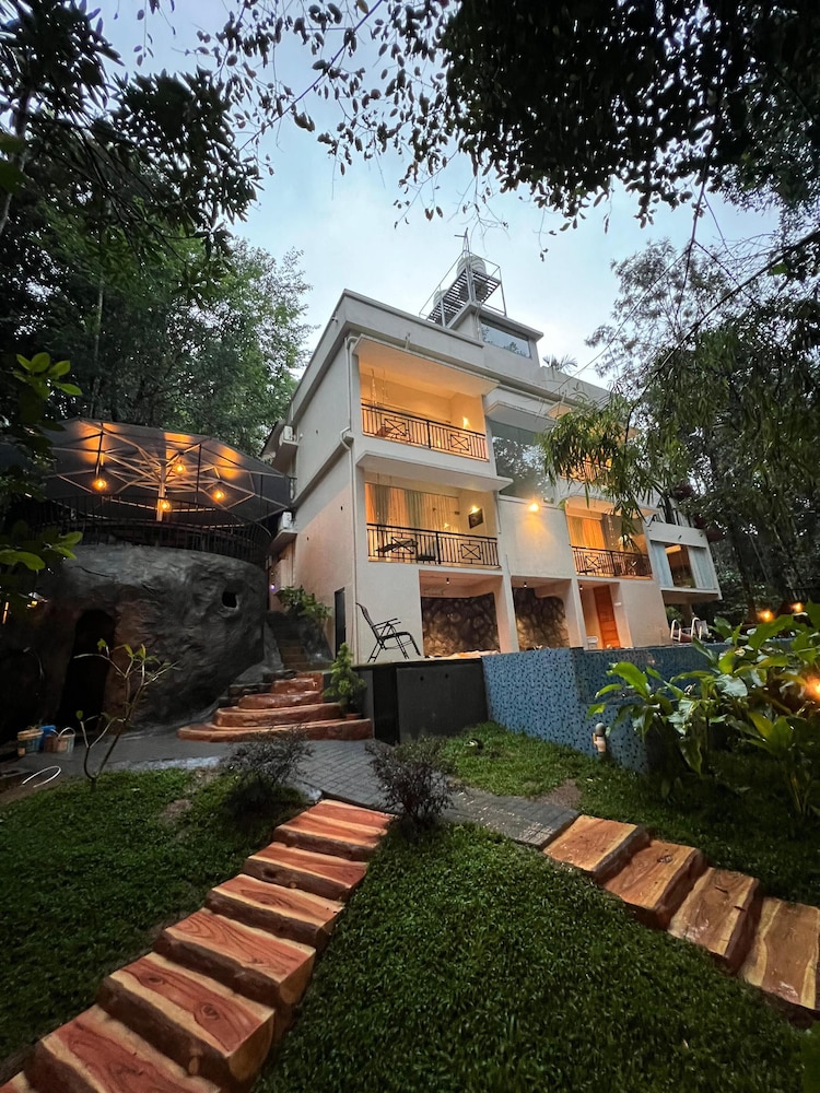 hunters hideout resort