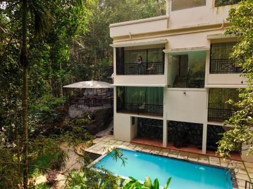 hunters hideout resort