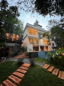 hunters hideout resort