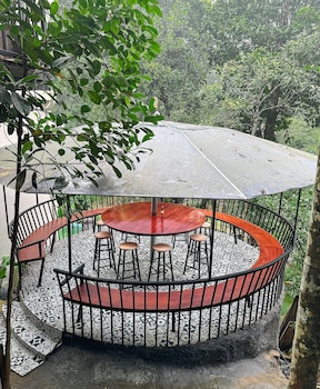 hunters hideout resort