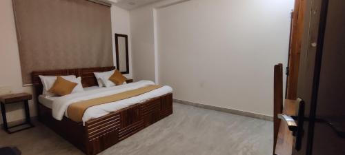 Hotel Suryavanshi Palace,,2 star