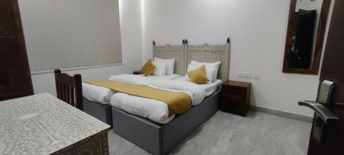 hotel suryavanshi palace