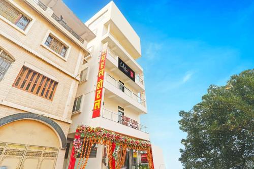 super collection o sheesh mahal hotel