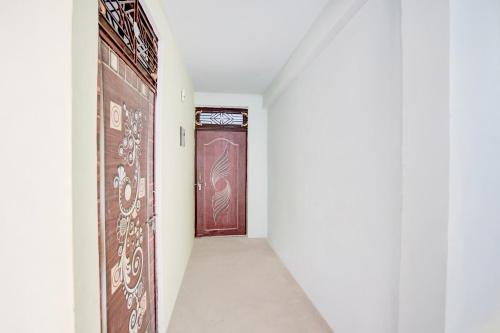 The Guest Hotel,,3 star