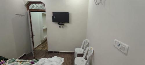 Vaibhav Lakshmi Inn,,3 star