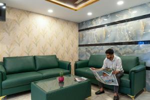 chalet hotel madiwala
