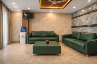 chalet hotel madiwala