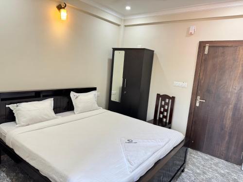 Karkala Inn Boarding & Lodging,,3 star