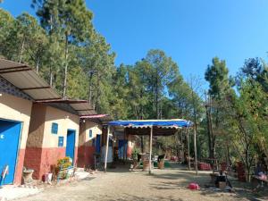 11 gaon mudhouse homestay