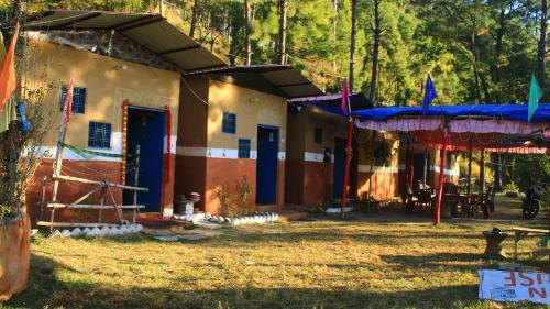 11 gaon mudhouse homestay