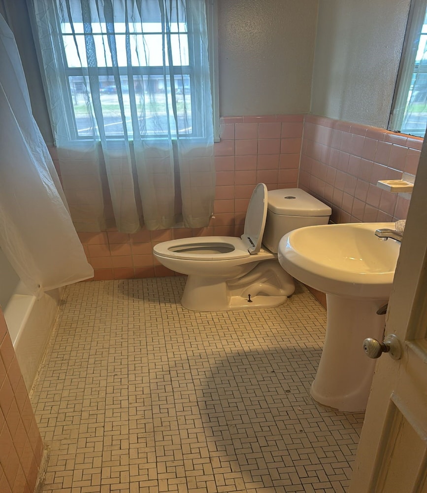 cole manor motel by oyo love field market center