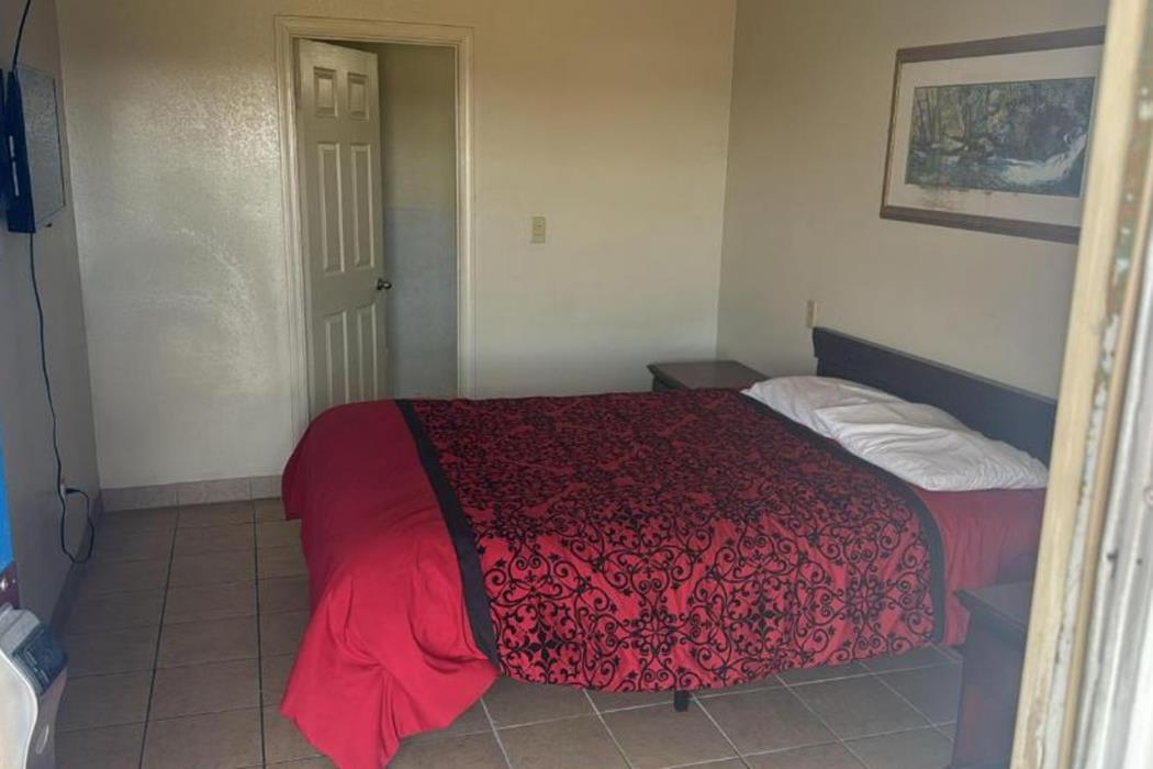 cole manor motel by oyo love field market center