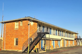 cole manor motel by oyo love field market center