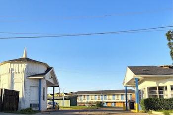 cole manor motel by oyo love field market center