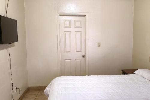 cole manor motel by oyo love field market center
