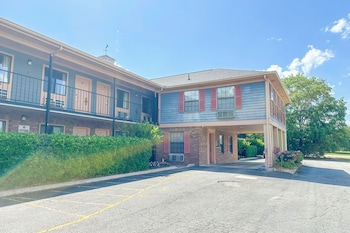 louisville inn by oyo louisville municipal airport