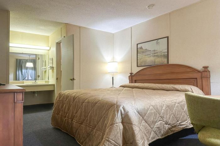 louisville inn by oyo louisville municipal airport