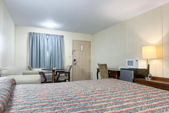 louisville inn by oyo louisville municipal airport
