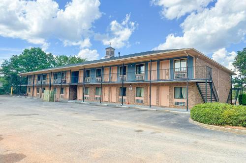 louisville inn by oyo louisville municipal airport
