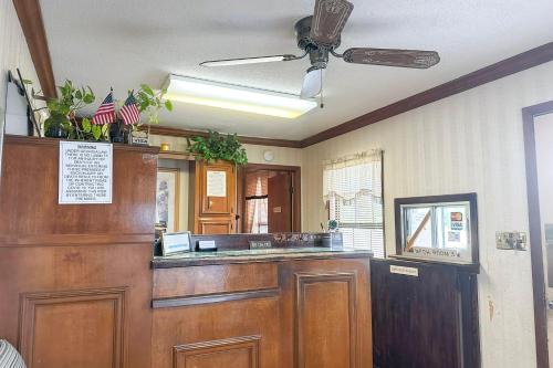 louisville inn by oyo louisville municipal airport