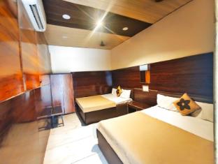 hotel om palace near mahankal mandir