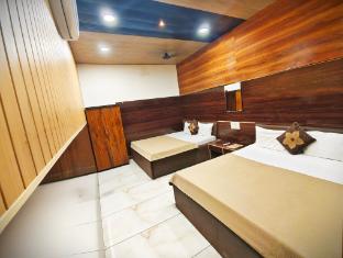 hotel om palace near mahankal mandir