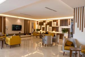 the palace hotel suites8
