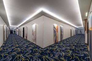 the palace hotel suites8
