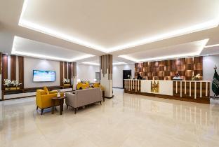 the palace hotel suites8
