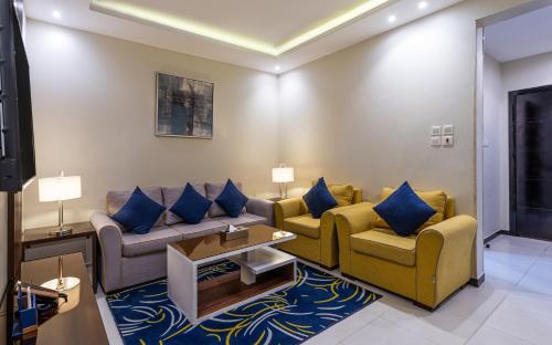 the palace hotel suites8