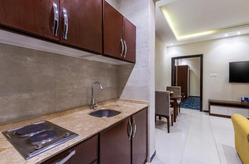 the palace hotel suites8