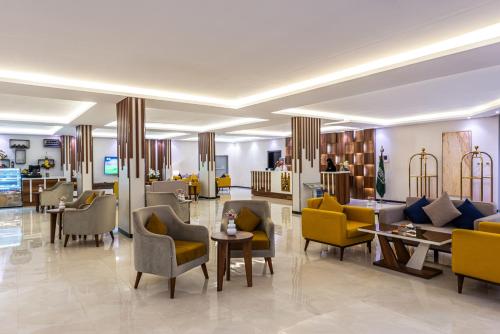 the palace hotel suites8