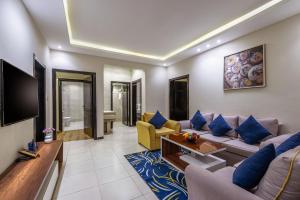 the palace hotel suites8