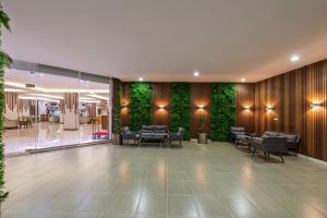 the palace hotel suites8