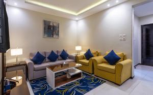 the palace hotel suites8