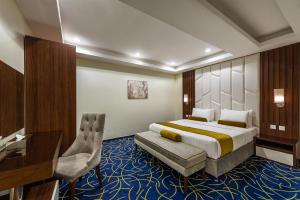 the palace hotel suites8