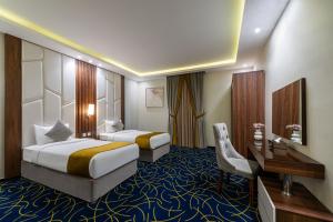 the palace hotel suites8