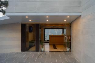 perfectstayz premium mall road