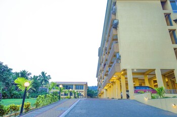 alaya stays veera marina 3 bhk apartment