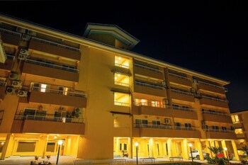 alaya stays veera marina 3 bhk apartment
