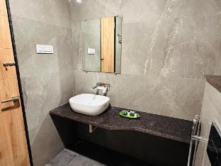 hotel guru kripa palace