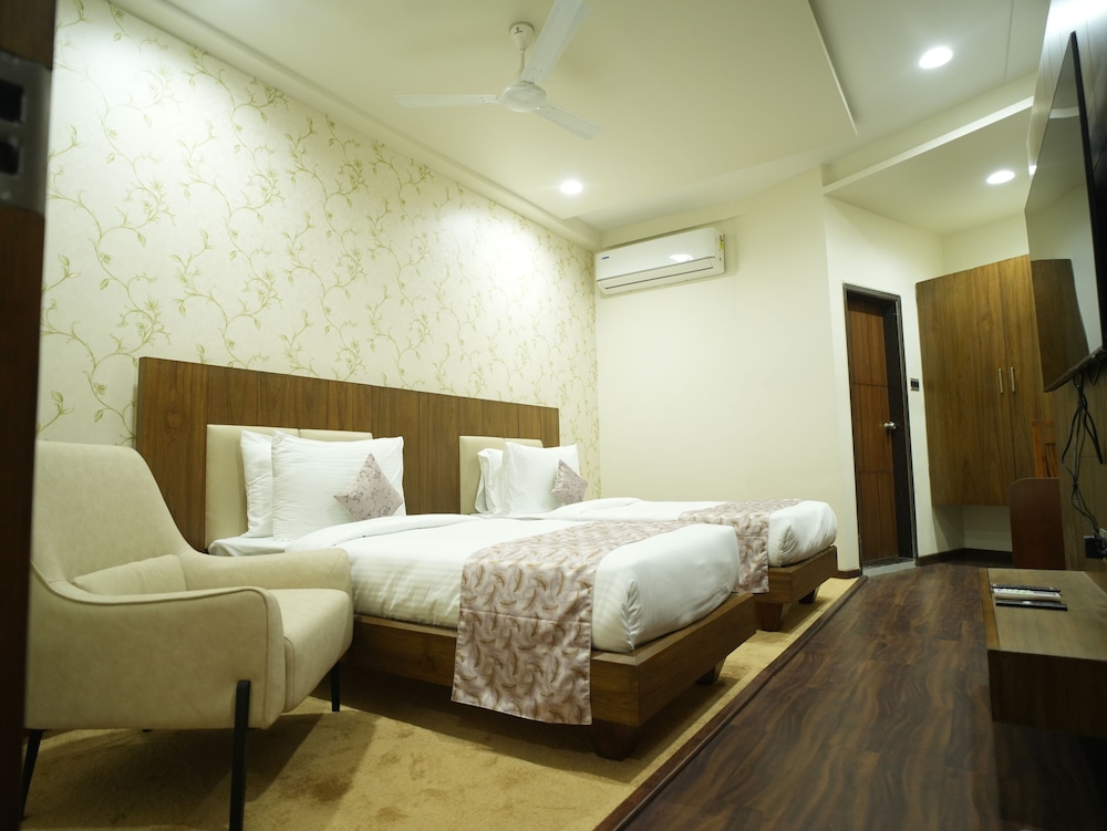 pam premium hotel vadodara