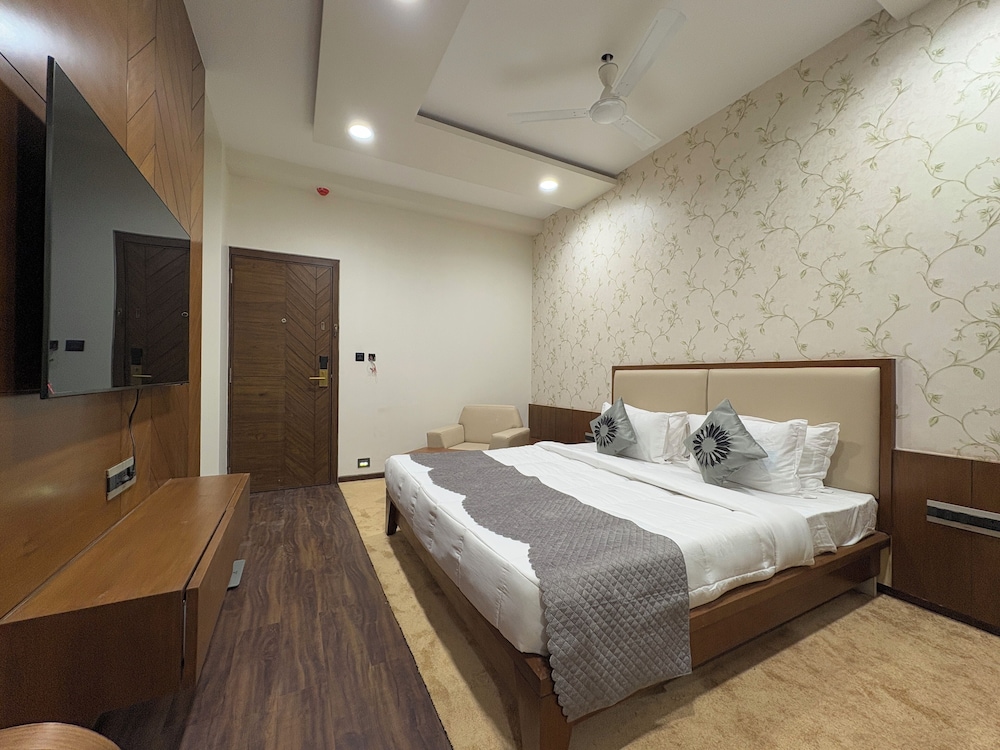 pam premium hotel vadodara