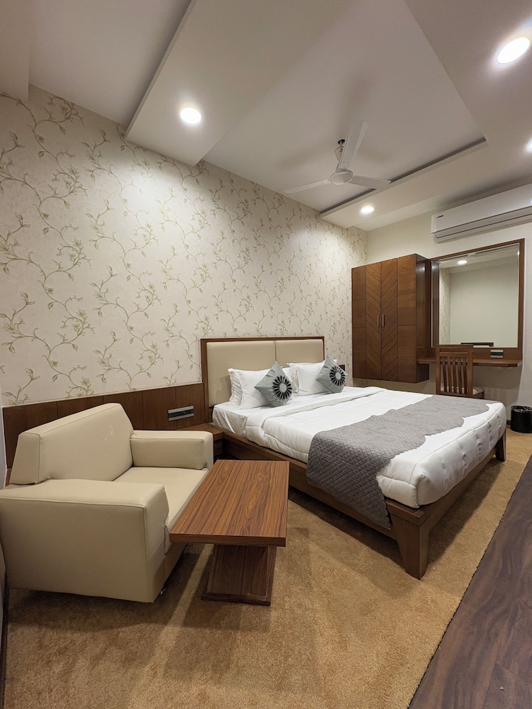 pam premium hotel vadodara